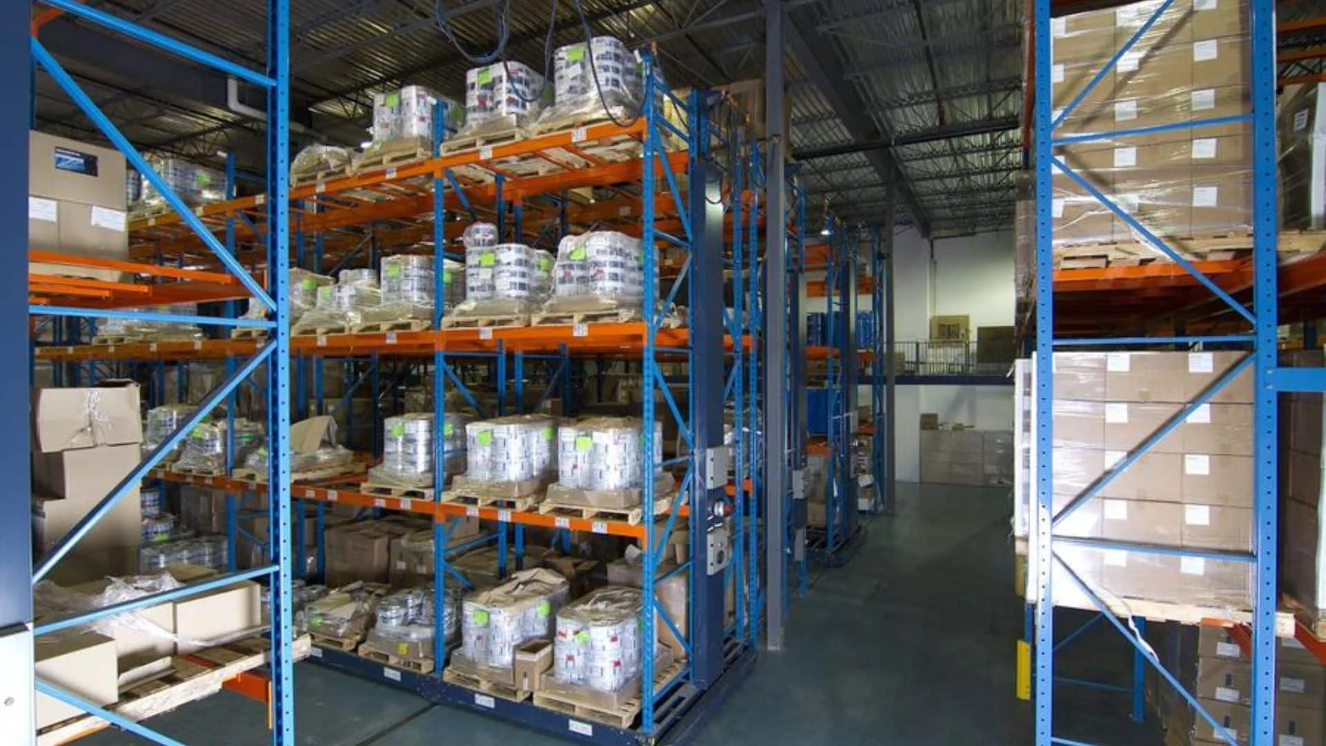 How Can a Bolt Free Shelving System Transform Your Storage Space
